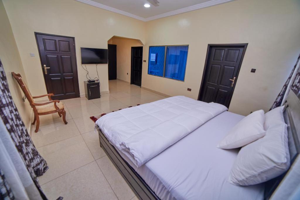 Afranasa Inn Tema Exterior photo