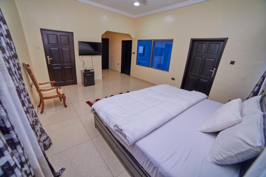 Afranasa Inn Tema Exterior photo